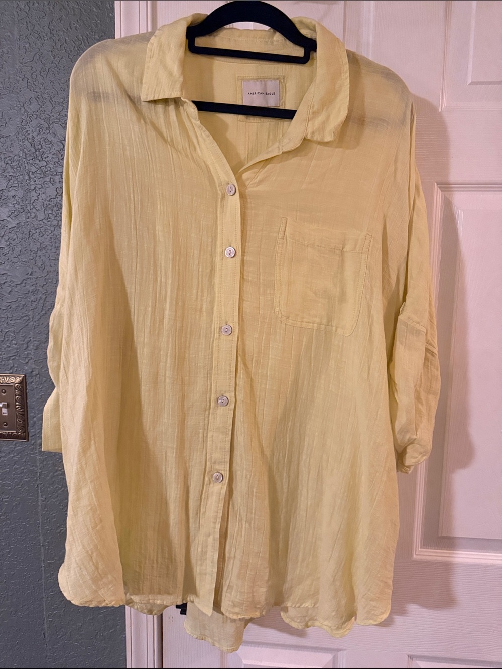 American Eagle Outfitters Pale Yellow Button-Up Shirt